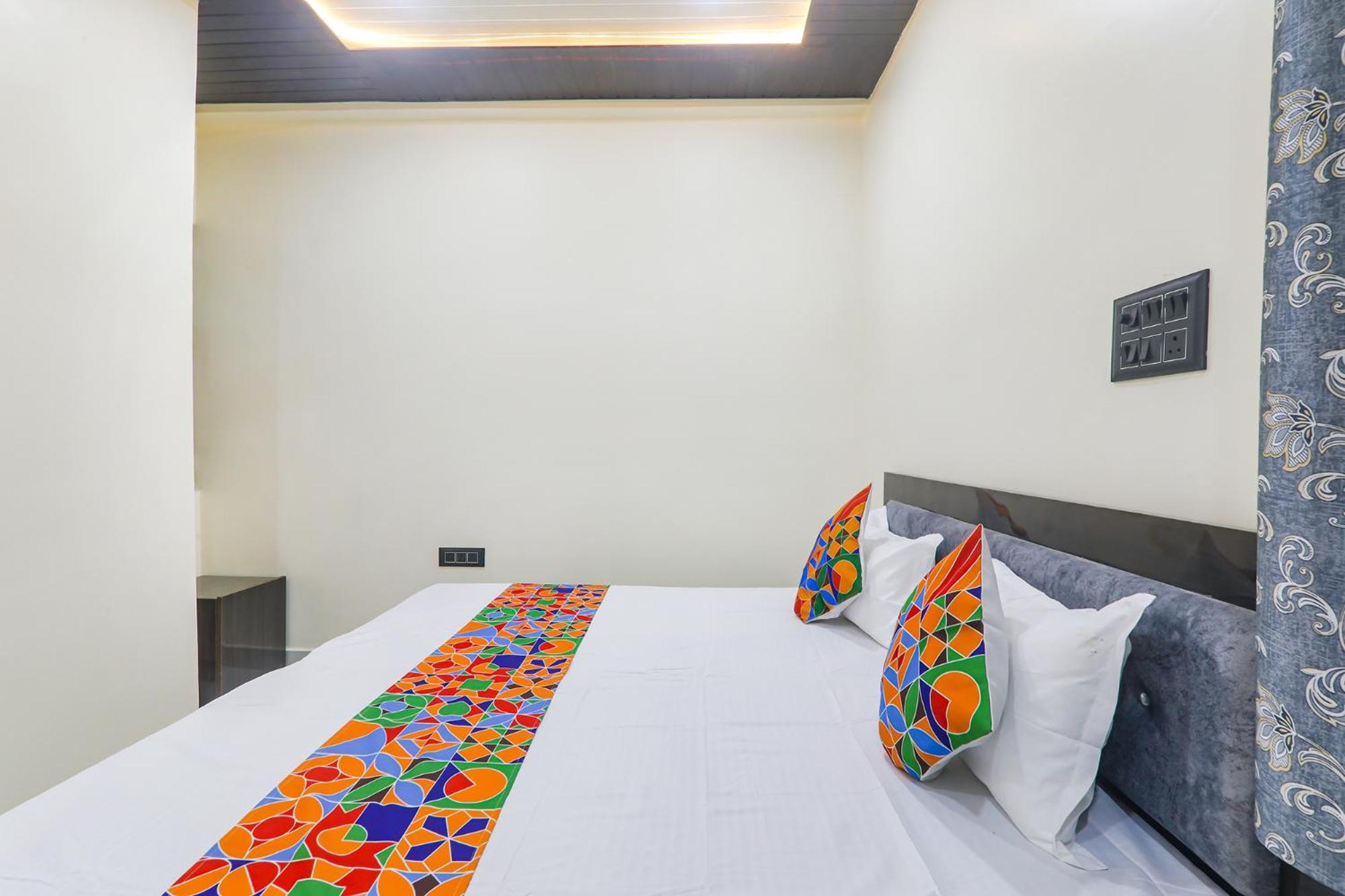 Fabexpress Awadh Inn - 400M From Shri Ram Janam Bhumi Ayodhya Екстер'єр фото