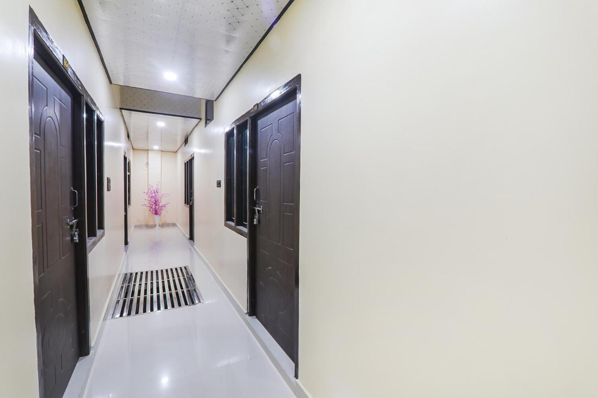 Fabexpress Awadh Inn - 400M From Shri Ram Janam Bhumi Ayodhya Екстер'єр фото